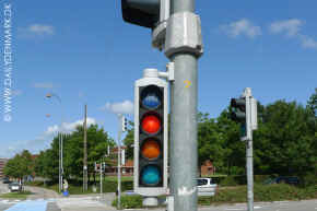 traffic light for bikes.jpg (118848 byte)