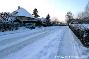 winter street 1.jpg (94084 byte)